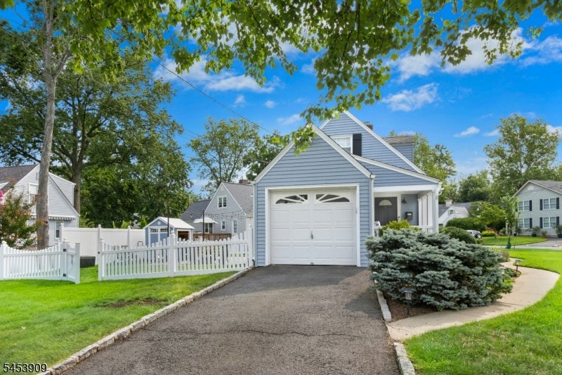 8 CHEROKEE ROAD