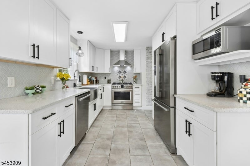 8 CHEROKEE ROAD