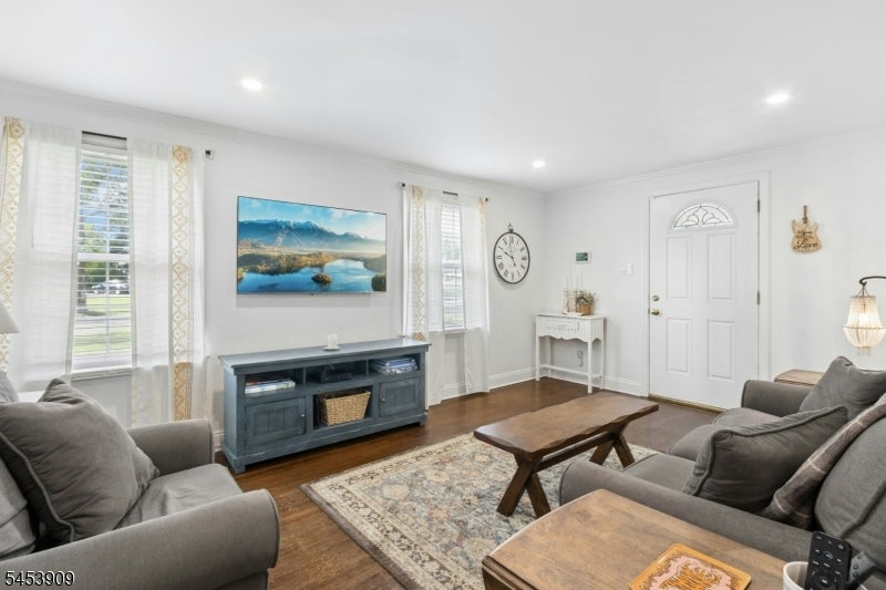 8 CHEROKEE ROAD