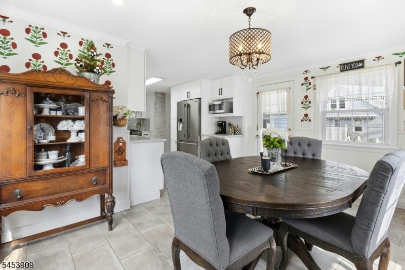 8 CHEROKEE ROAD