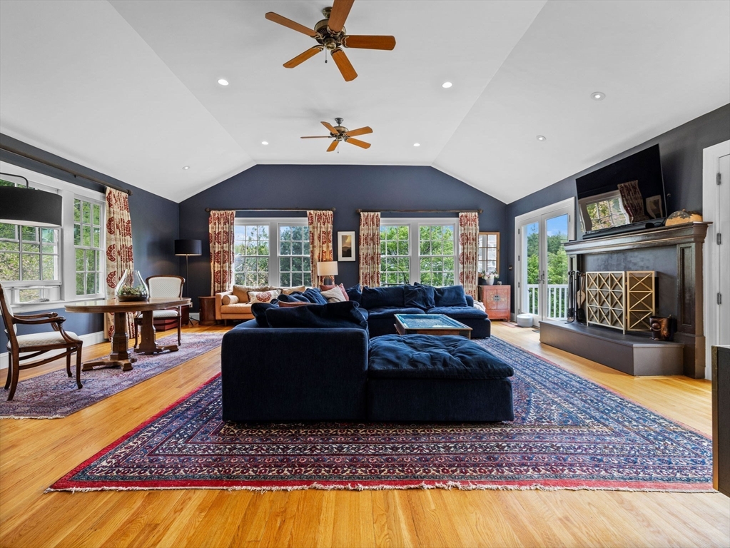 90 Burr Dr