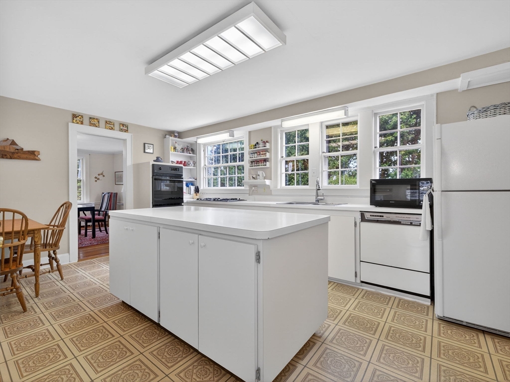 4 Fiske Rd