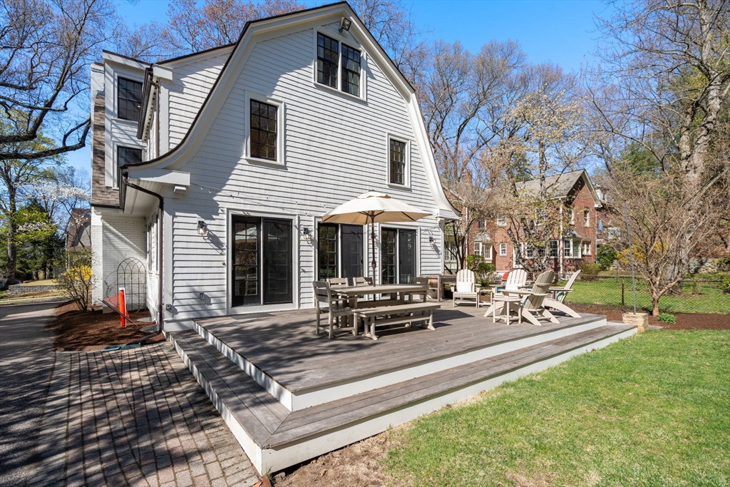 30 Trowbridge Ave