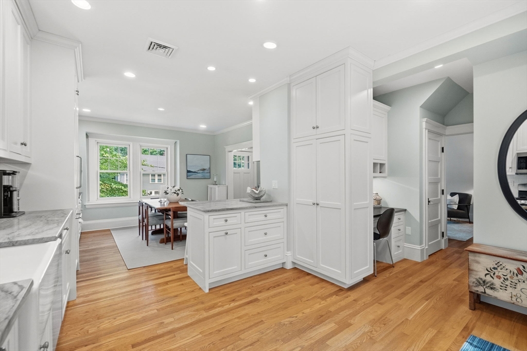 25 Riverdale Rd