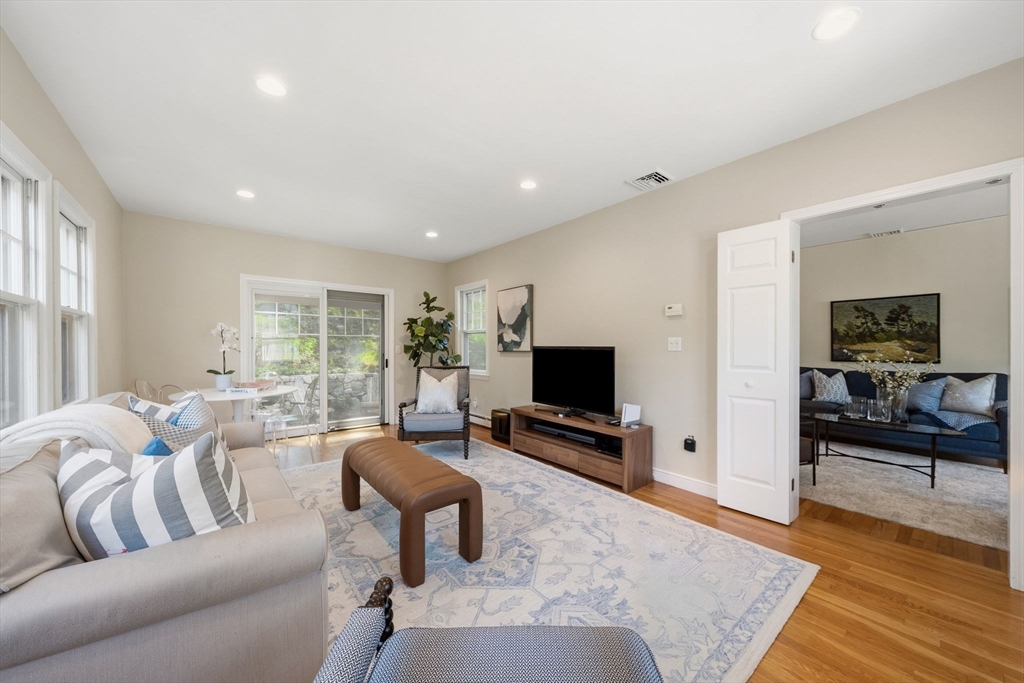 25 Riverdale Rd