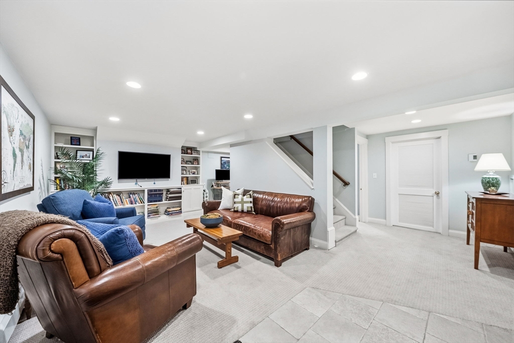 25 Riverdale Rd
