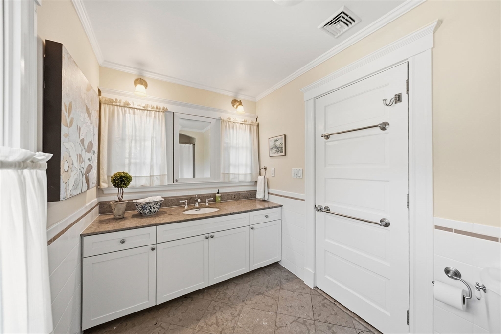 25 Riverdale Rd