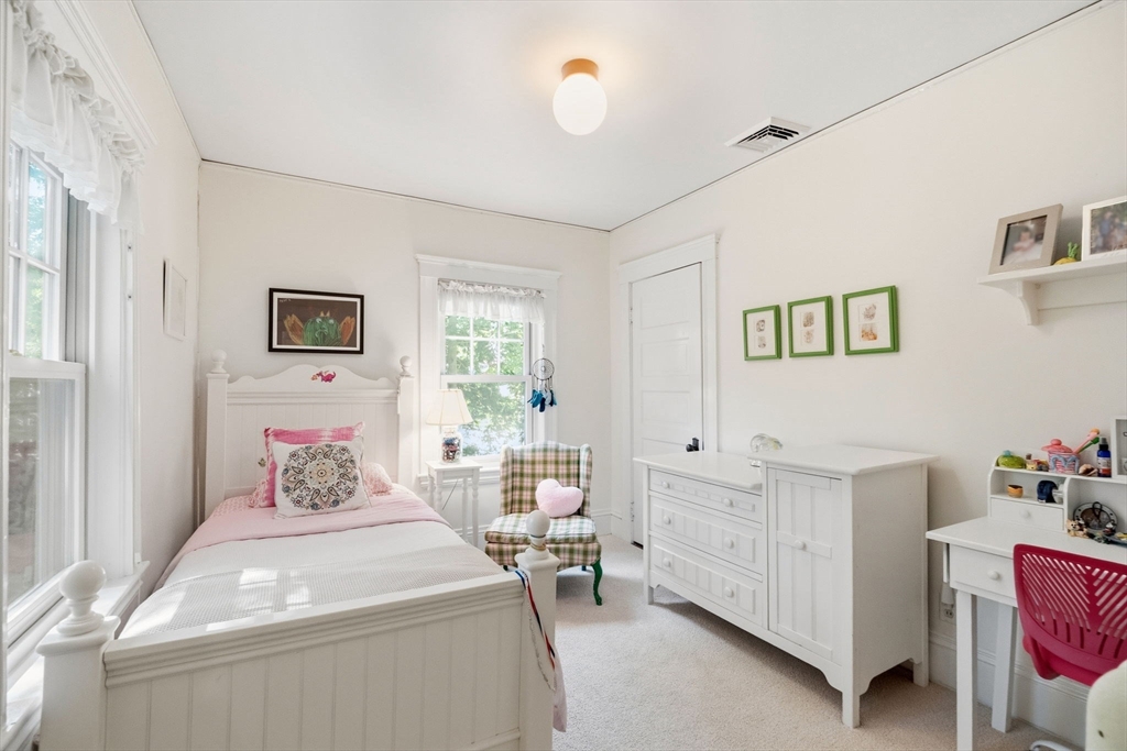 25 Riverdale Rd