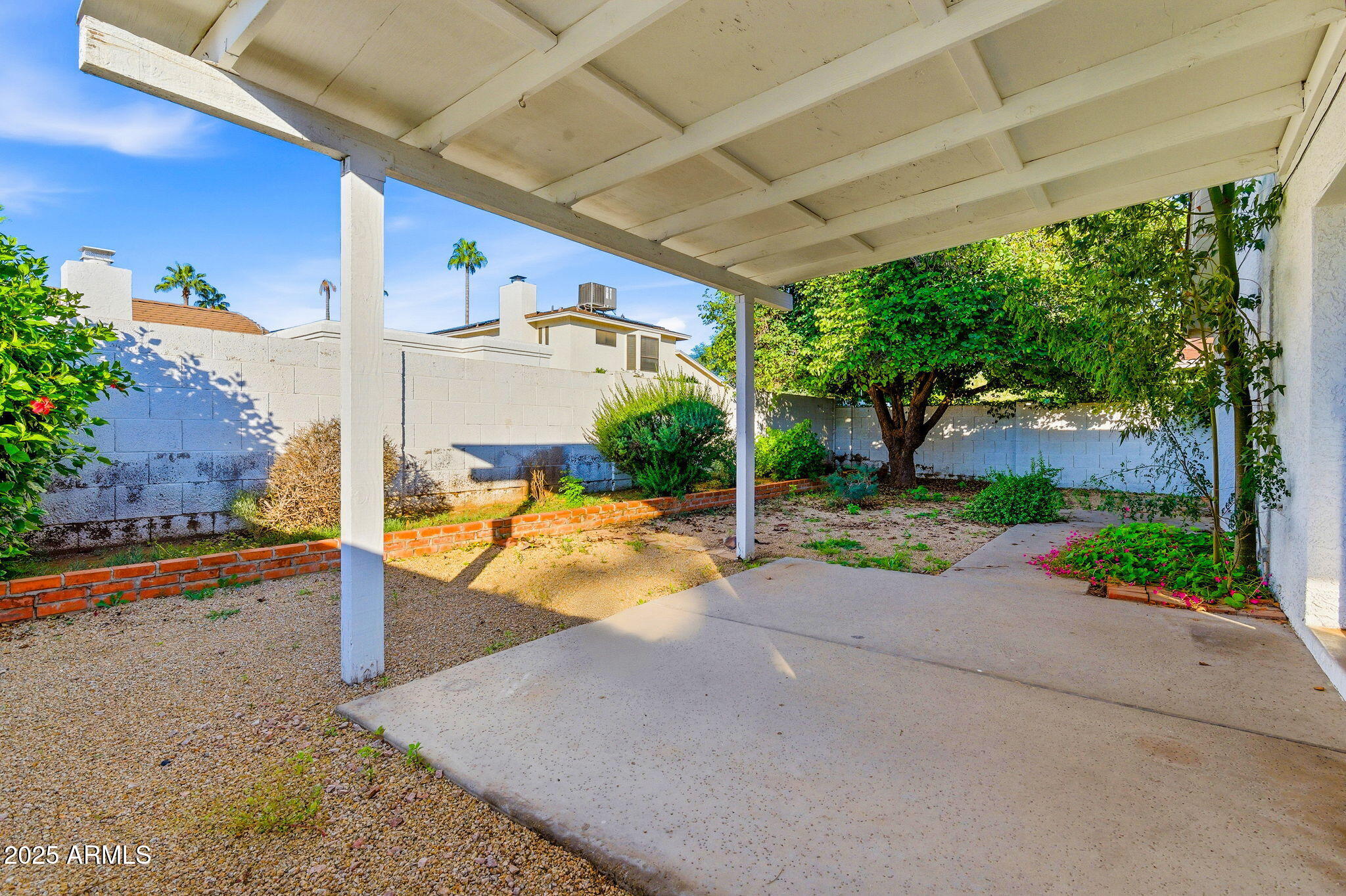306 W BEVERLY Lane