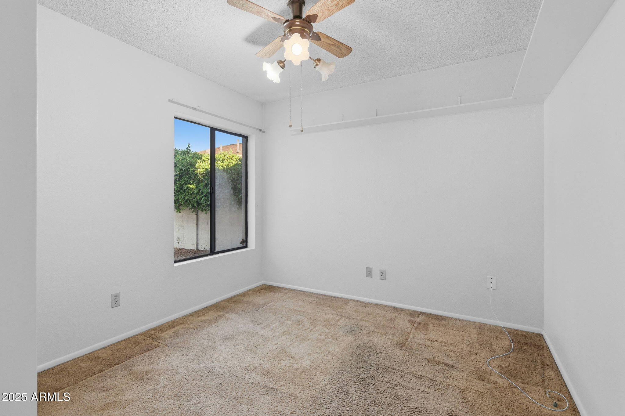 306 W BEVERLY Lane