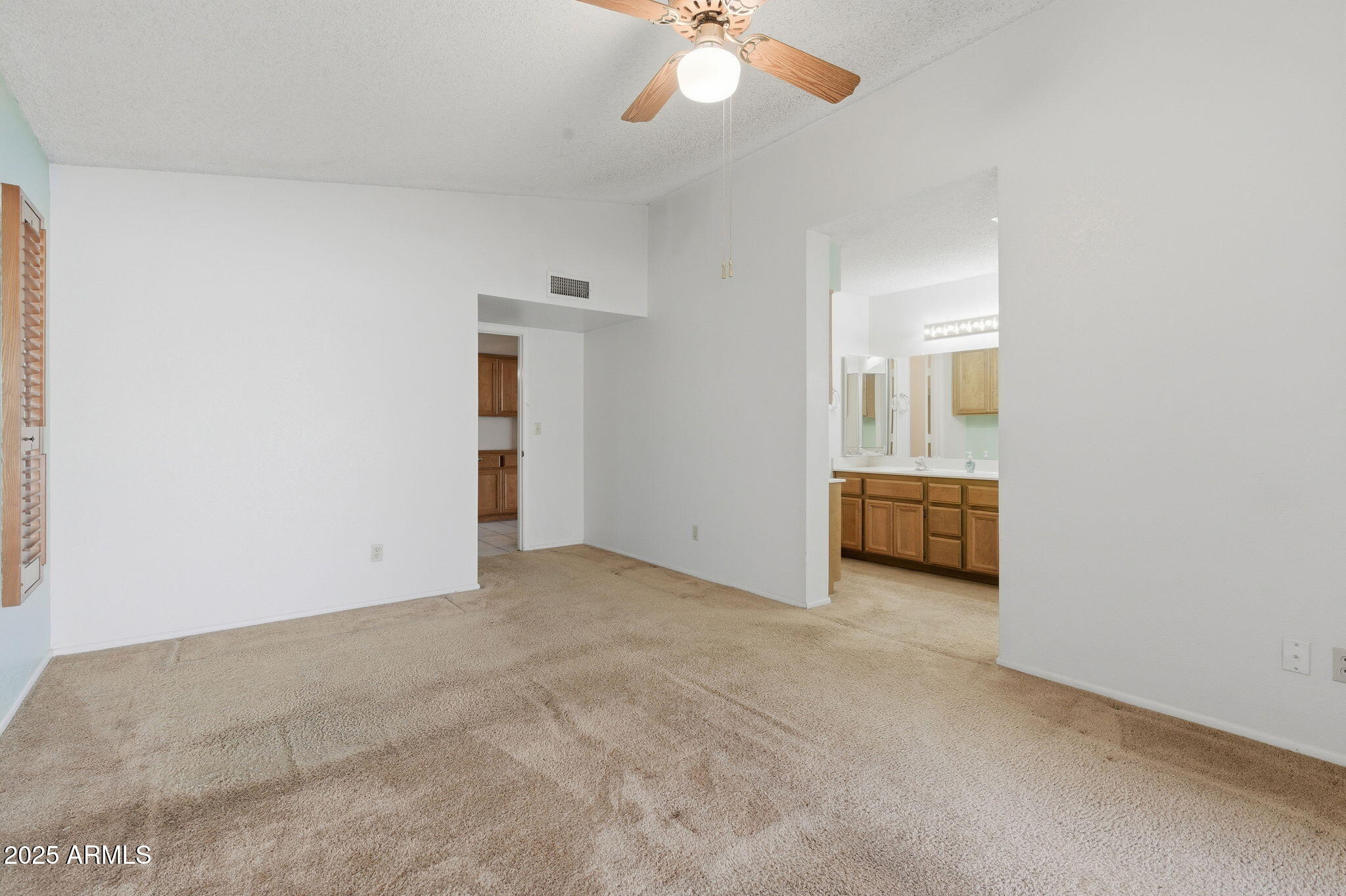 306 W BEVERLY Lane