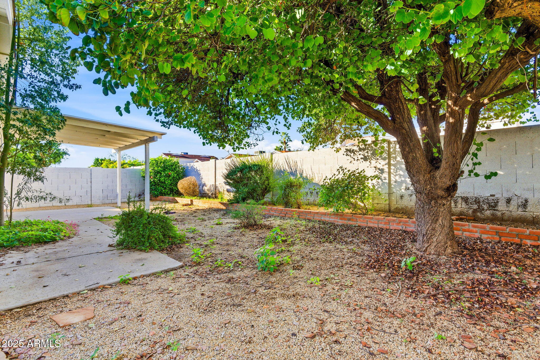 306 W BEVERLY Lane