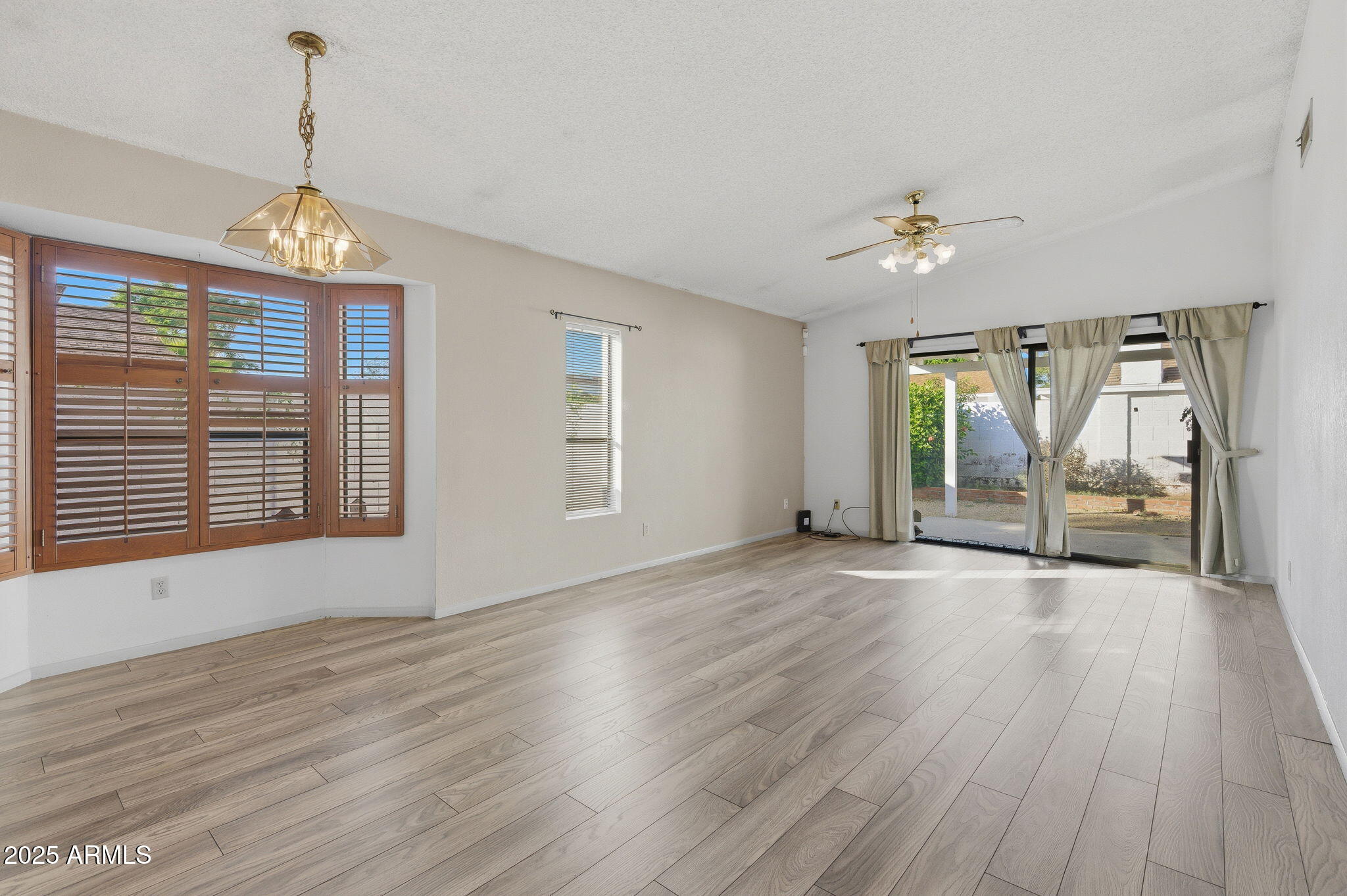 306 W BEVERLY Lane