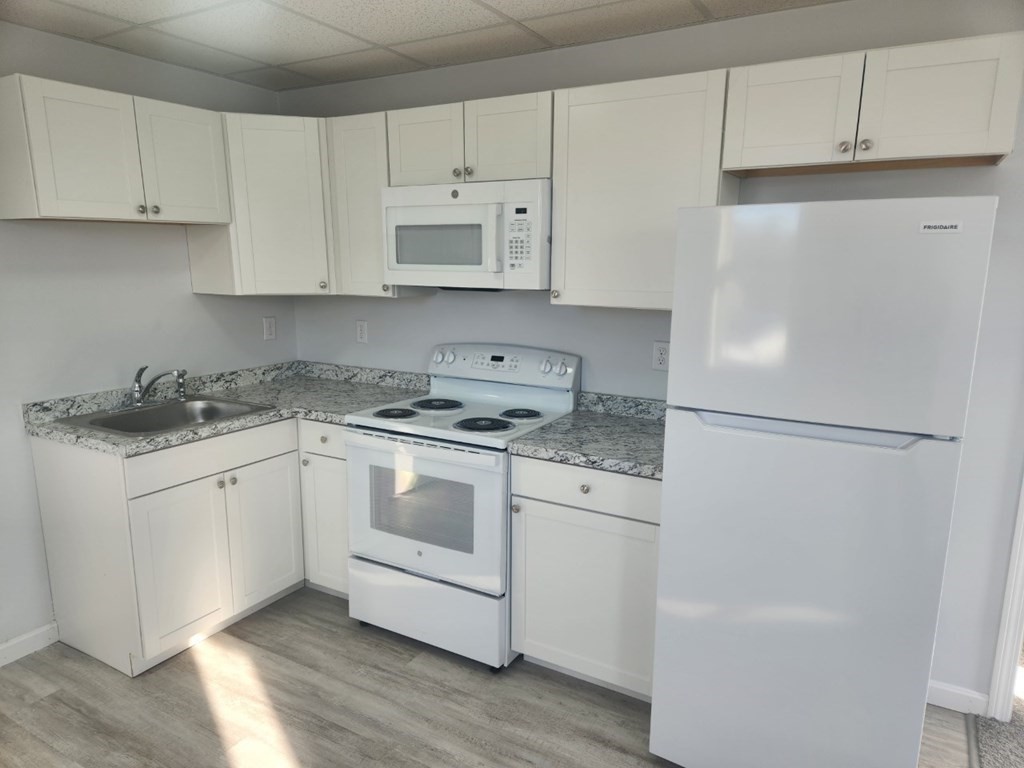 241 Main Street # 3 Unit: 2-3