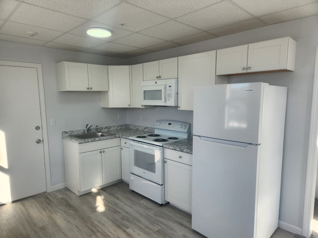 241 Main Street # 2 Unit: 2-2