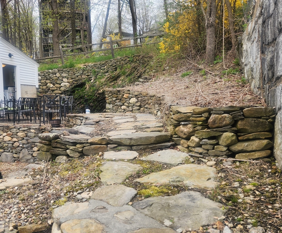 4 Highland Ct # 4