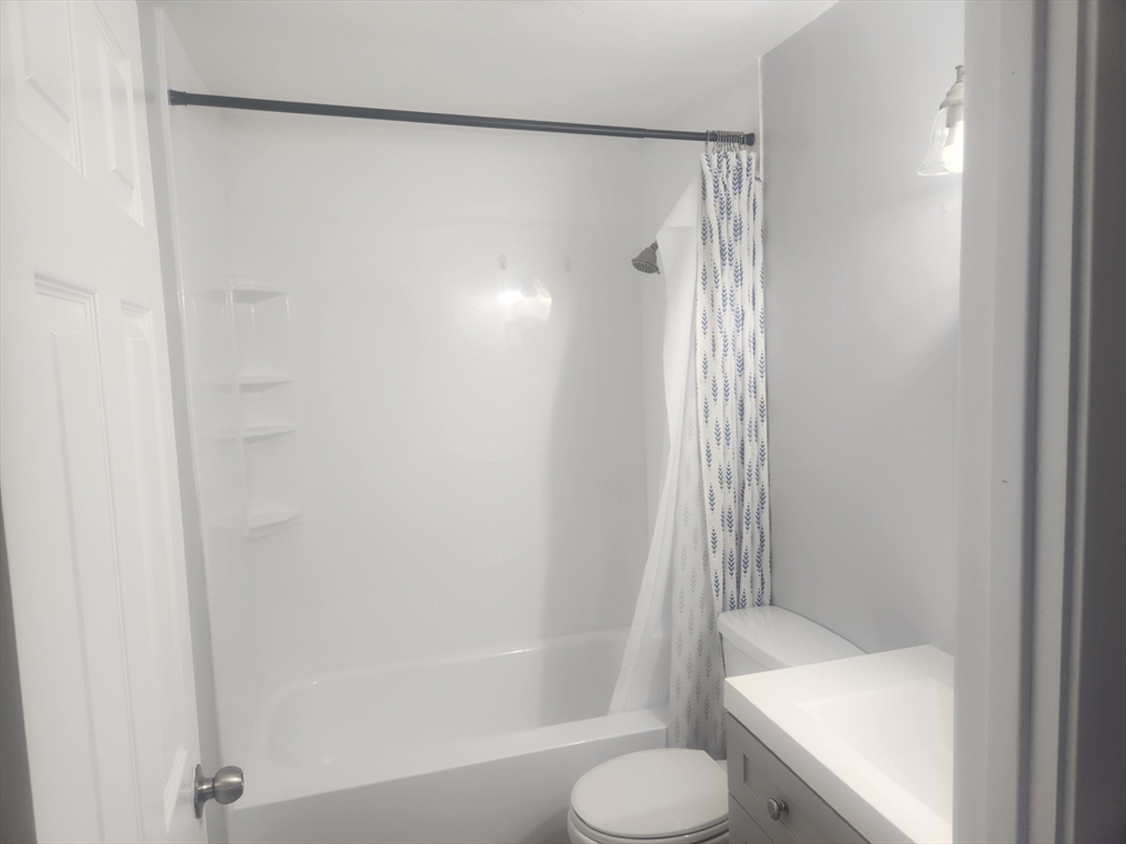 176 Maple Avenue # 01 Unit: 2-01