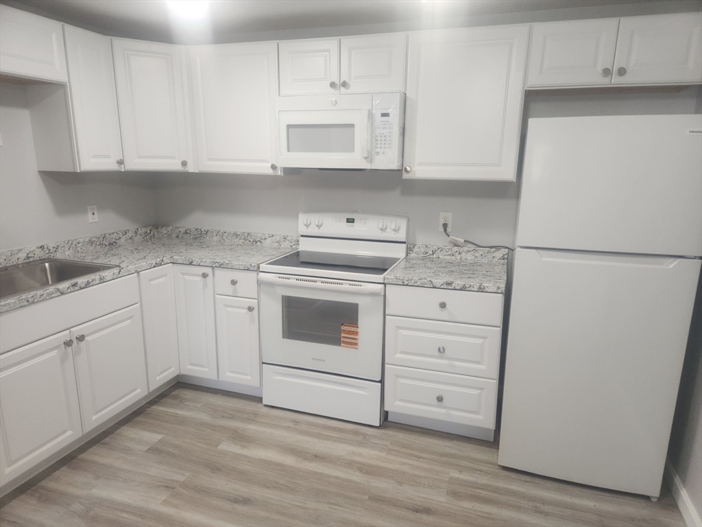 176 Maple Avenue # 01 Unit: 2-01
