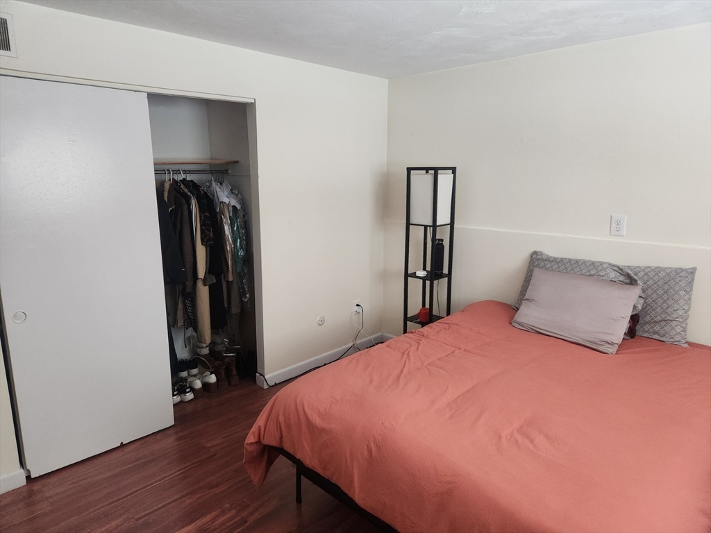 176 Maple Avenue # 2 Unit: 2-2