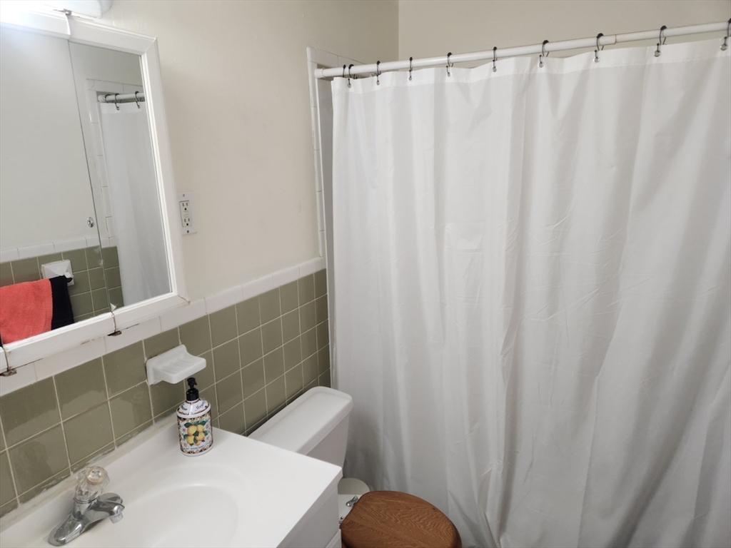 176 Maple Avenue # 2 Unit: 2-2