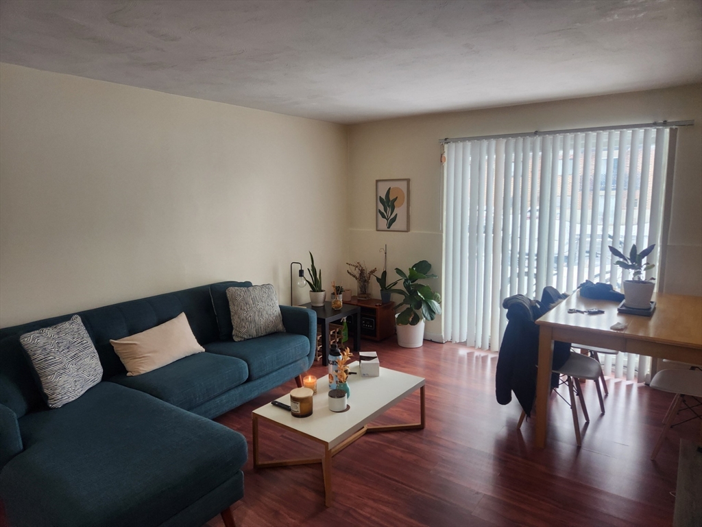 176 Maple Avenue # 2 Unit: 2-2