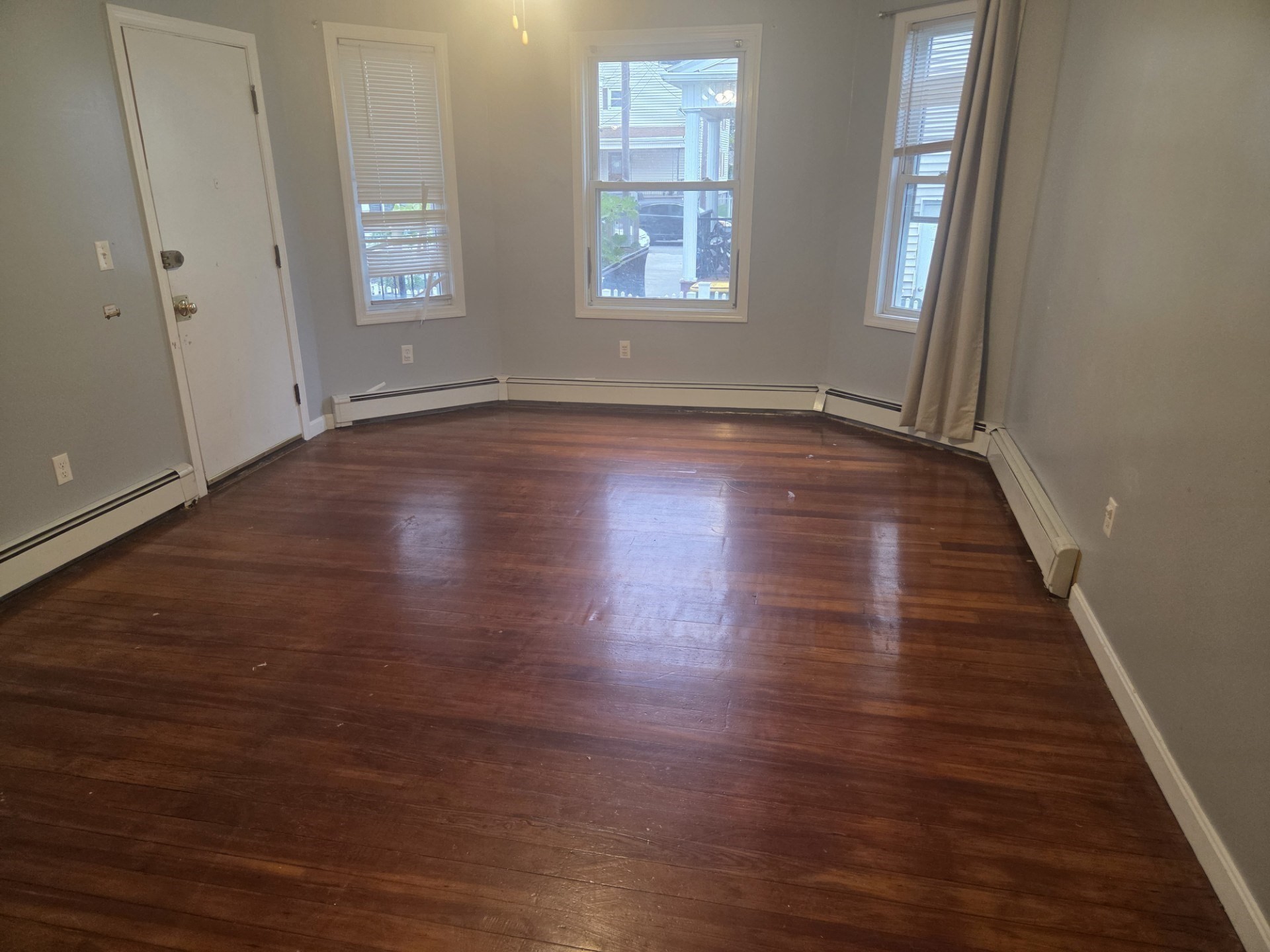953 Globe Street