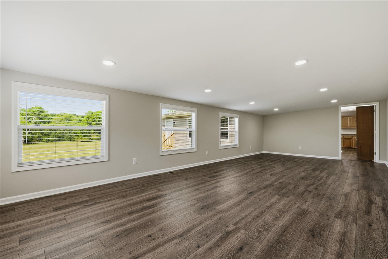 885 Moorman Lane