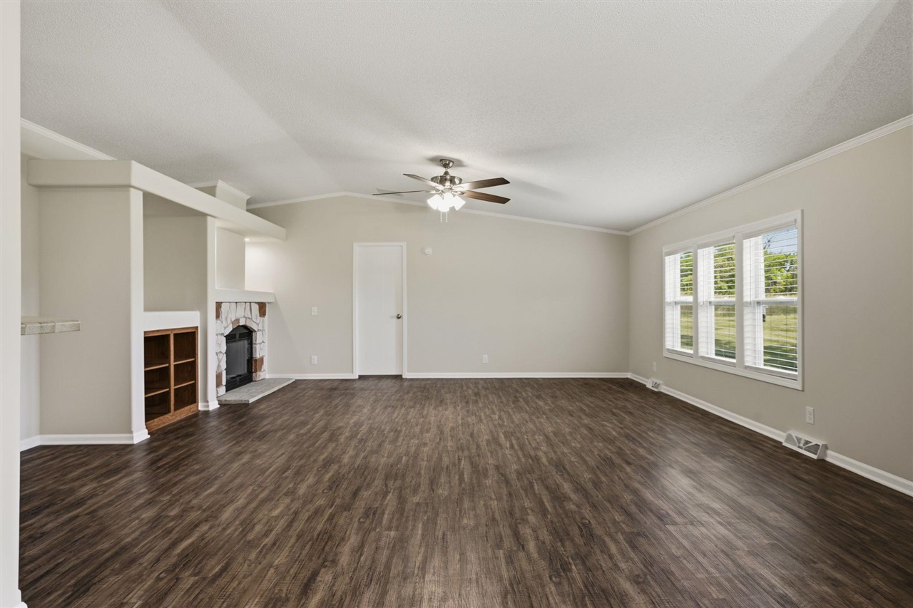 885 Moorman Lane
