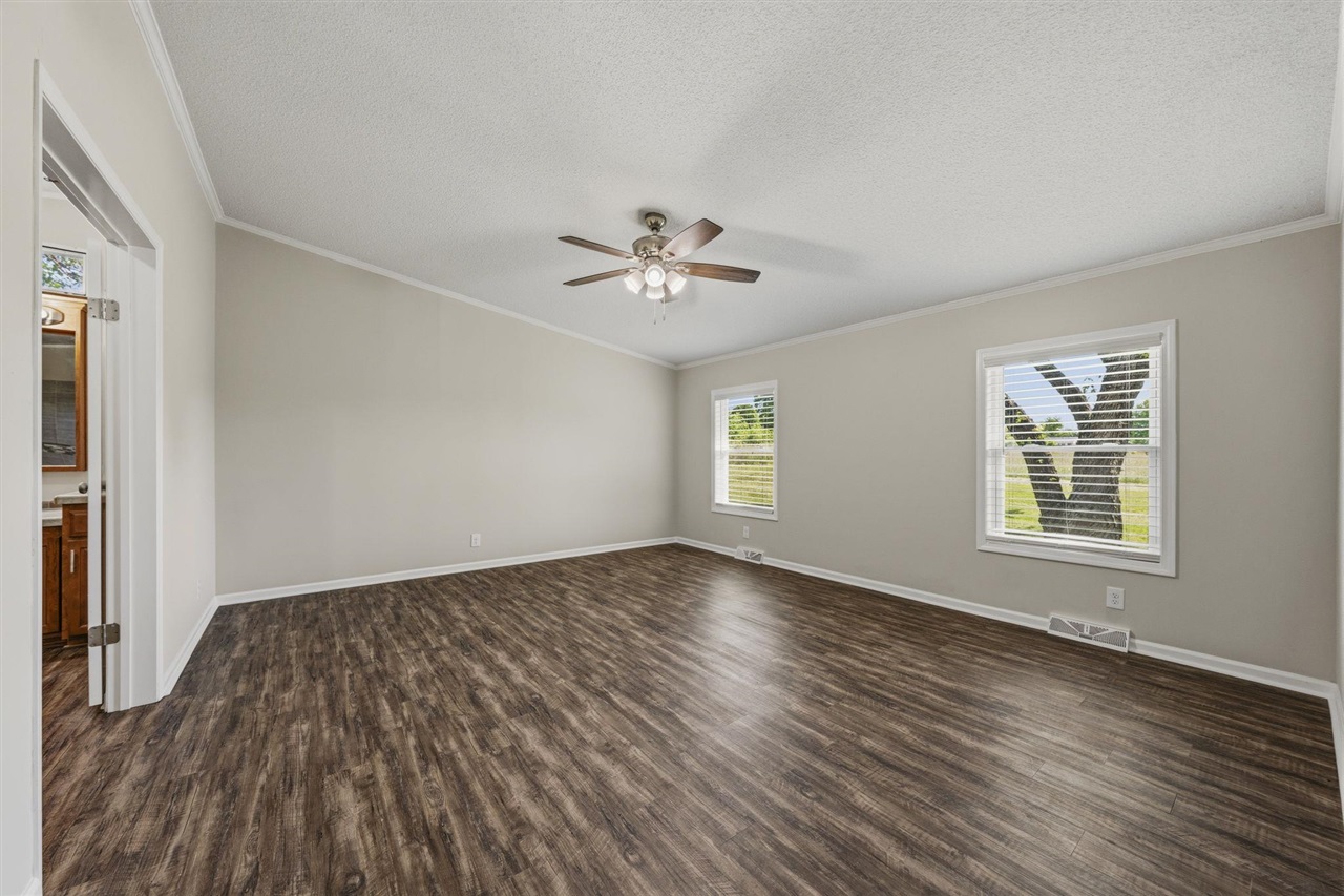 885 Moorman Lane