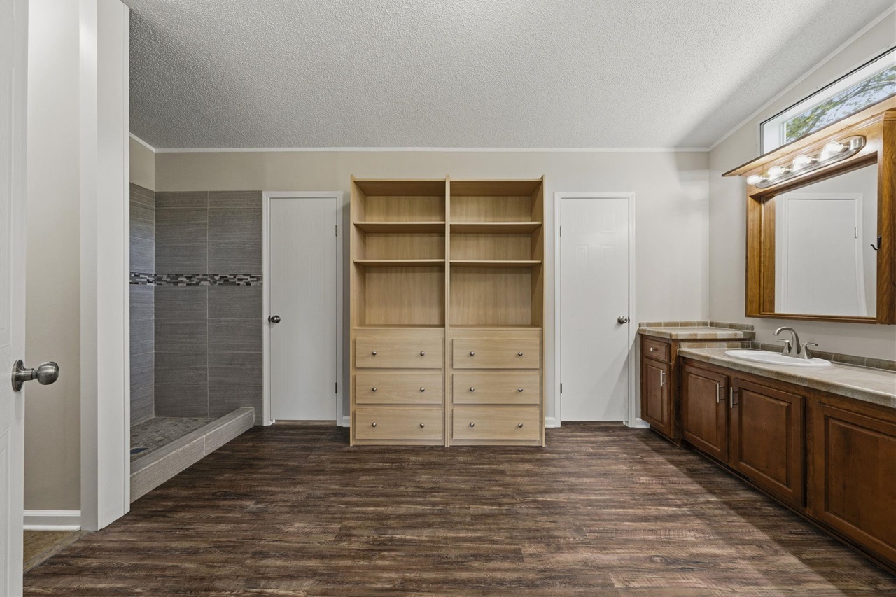 885 Moorman Lane