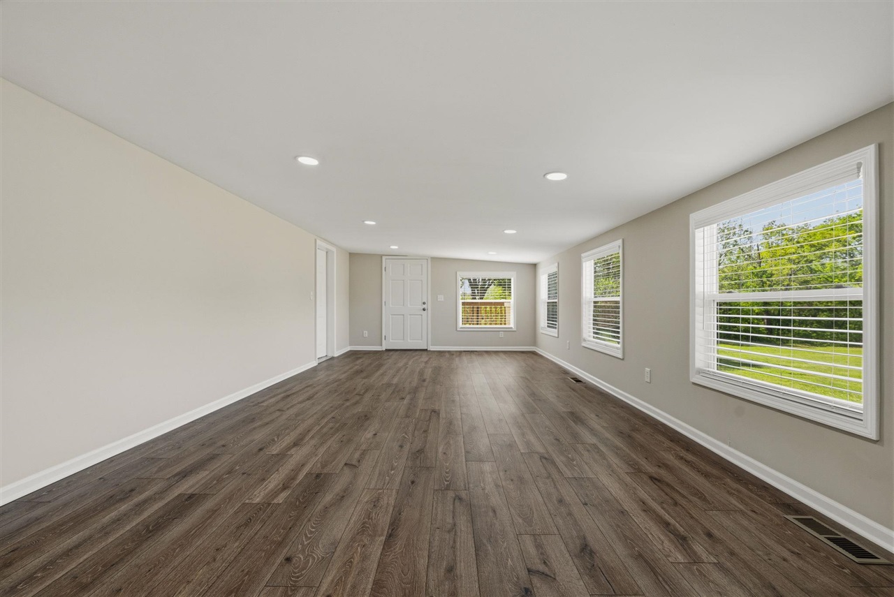 885 Moorman Lane