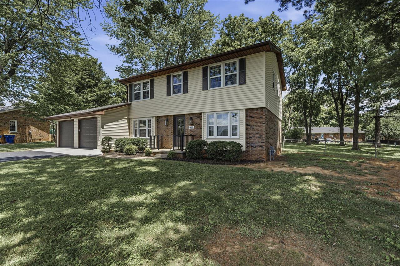 418 St Albans Drive