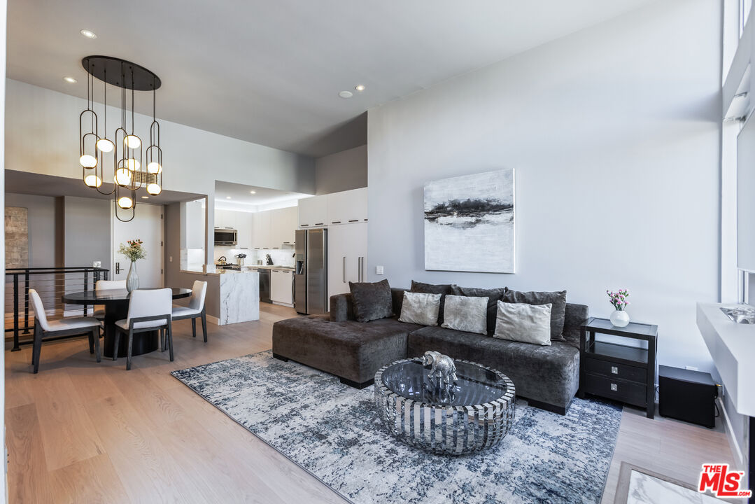 1425 N Detroit St Unit: 402