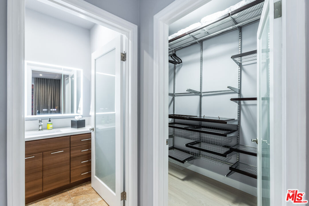 1425 N Detroit St Unit: 402