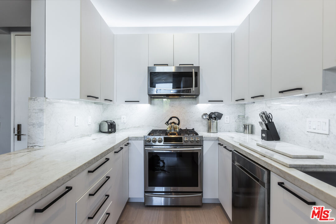1425 N Detroit St Unit: 402