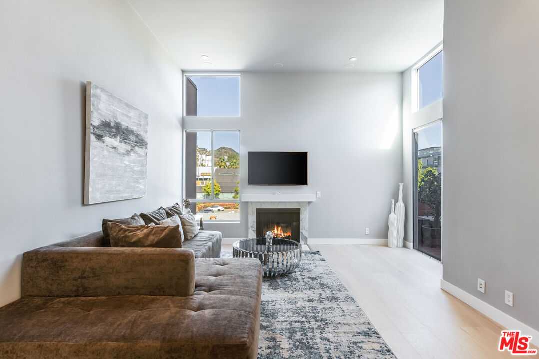 1425 N Detroit St Unit: 402