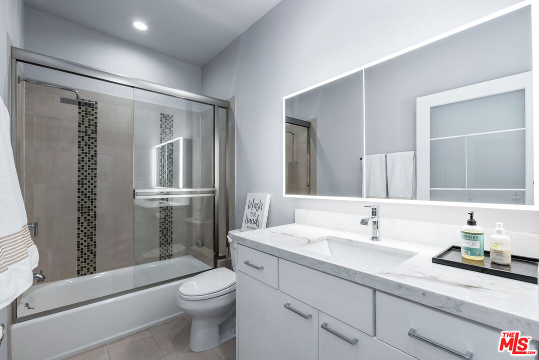1425 N Detroit St Unit: 402