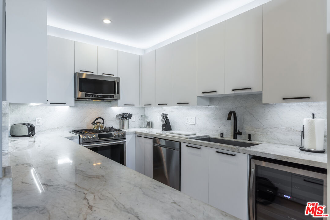 1425 N Detroit St Unit: 402