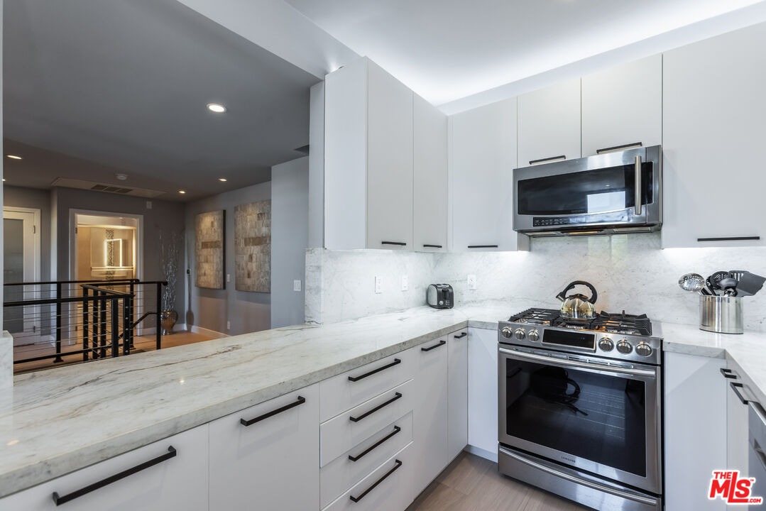 1425 N Detroit St Unit: 402