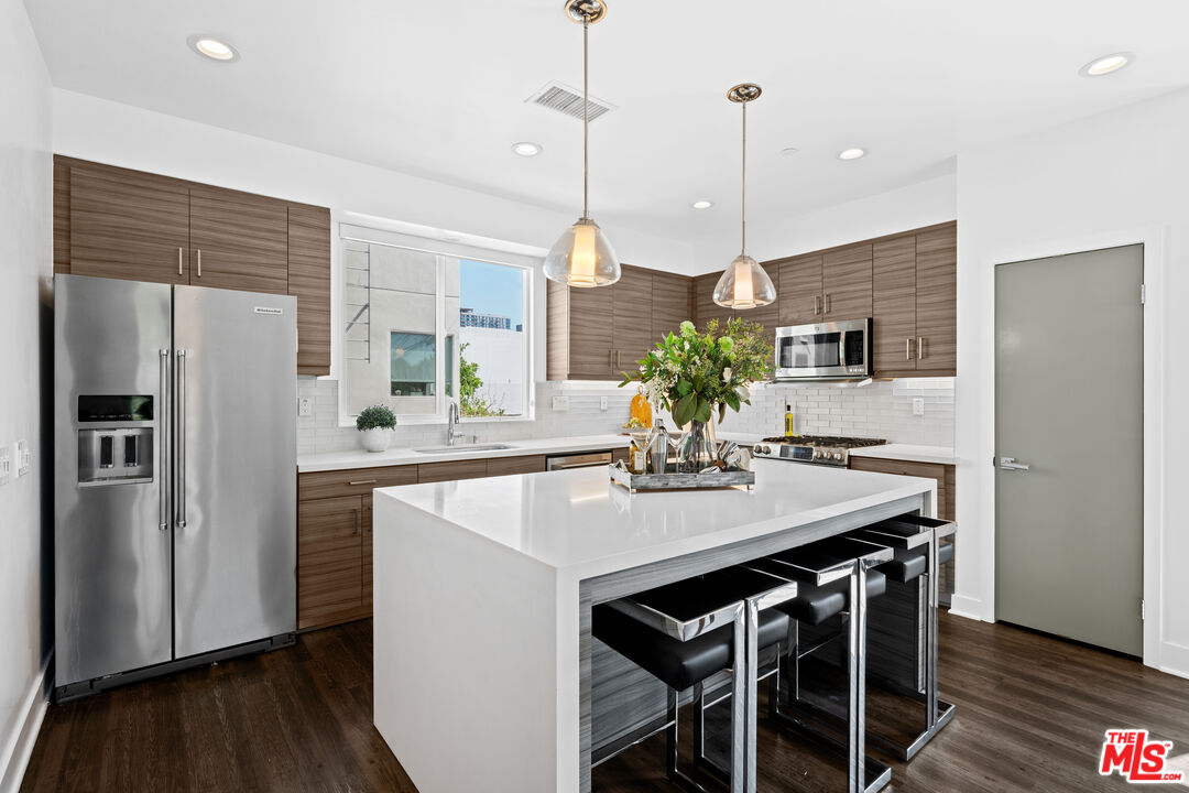 6066 W Studio Ct
