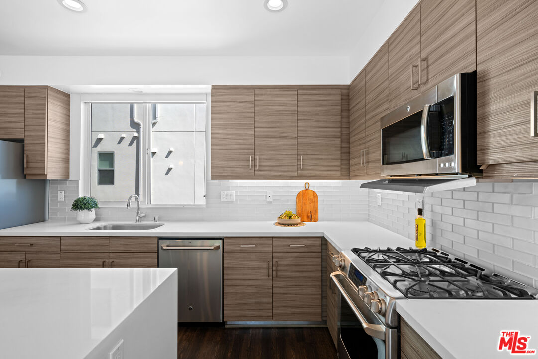 6066 W Studio Ct