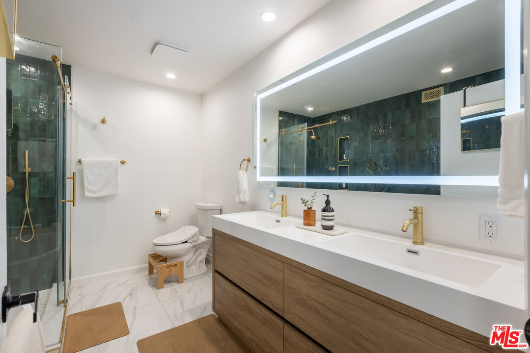 300 S Reno St Unit: 202