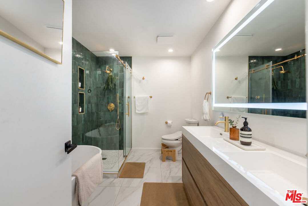 300 S Reno St Unit: 202