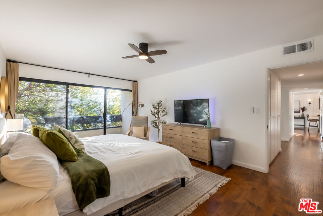 300 S Reno St Unit: 202