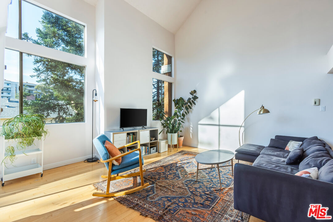 3315 Griffith Park Blvd Unit: 309