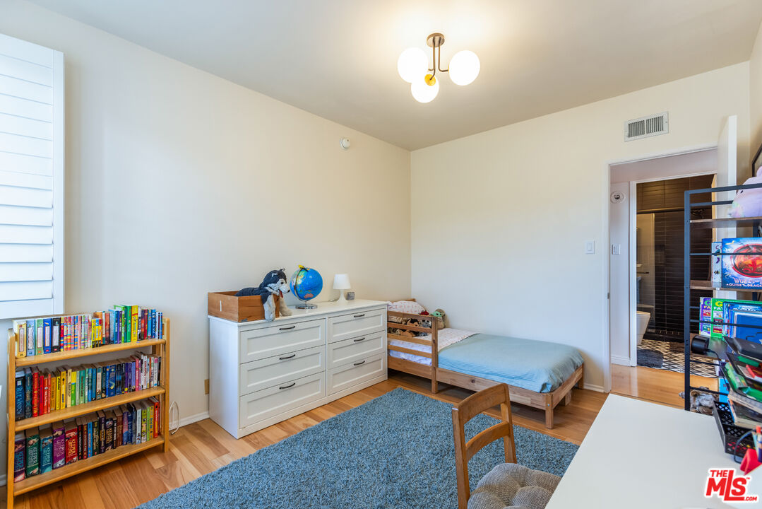 3315 Griffith Park Blvd Unit: 309