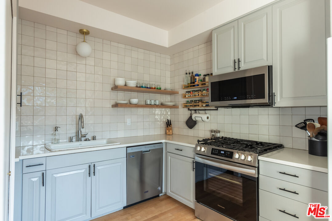 3315 Griffith Park Blvd Unit: 309