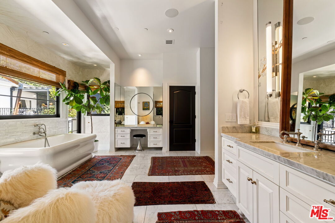 1743 N Curson Ave