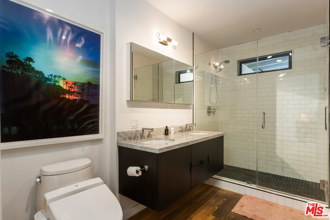 8985 Lloyd Pl