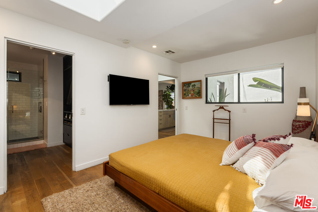 8985 Lloyd Pl